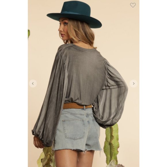 ⭐️ CLEARANCE ⭐️ FINAL PRICE DROP Balloon Sleeve Top - Picture 6 of 8